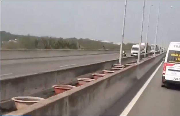 Hơn 5.000 xe máy 'đi nhầm' vào cao tốc TP.HCM - Long Thành - Dầu Giây năm 2019